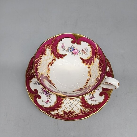 Vintage Royal Chelsea Roses medallion Bone China Tea Cup & Saucer Set England - Picture 2 of 8